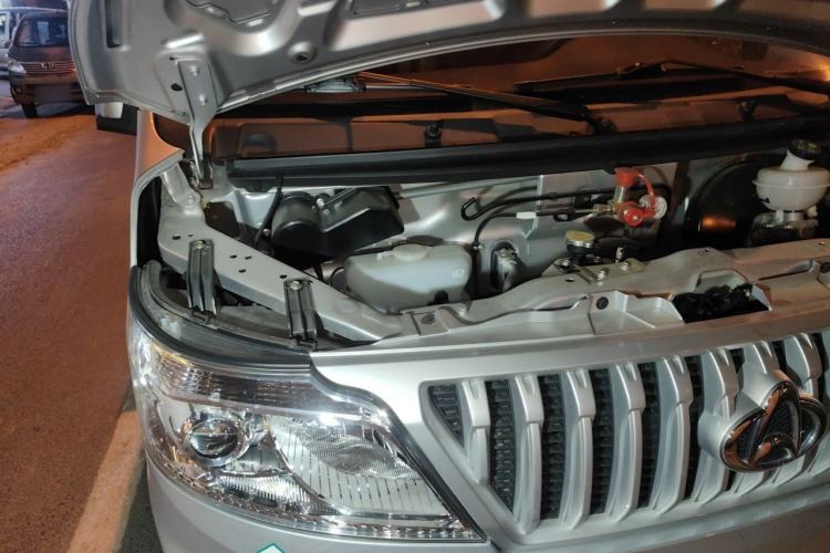 Used CHANGAN KAICHENG Ruixing M60 2025 Model, 1.6L CNG, 120L Gas Cylinder, Comfortable 6-Seater Passenger Van Engine Bay Right