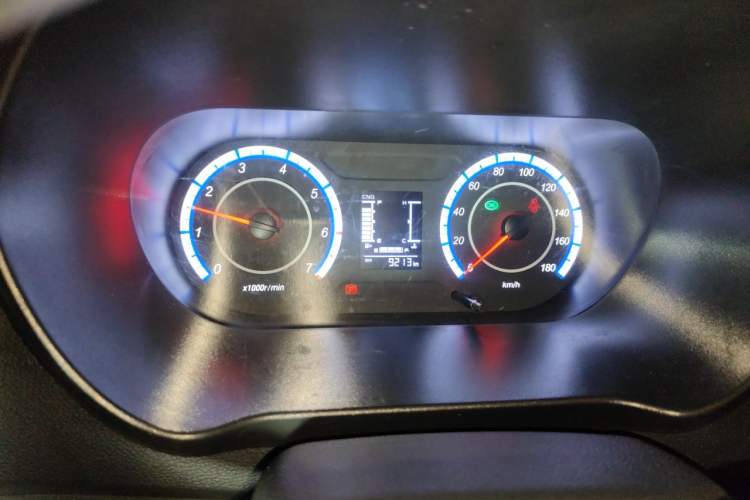 Used CHANGAN KAICHENG Ruixing M60 2025 Model, 1.6L CNG, 120L Gas Cylinder, Comfortable 6-Seater Passenger Van Instrument Cluster