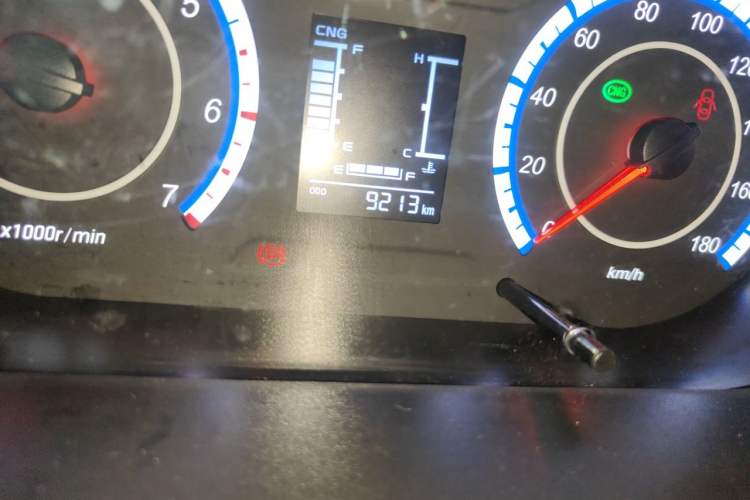 Used CHANGAN KAICHENG Ruixing M60 2025 Model, 1.6L CNG, 120L Gas Cylinder, Comfortable 6-Seater Passenger Van Odometer Close Up