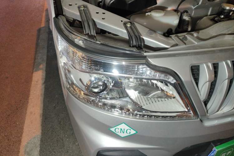 Used CHANGAN KAICHENG Ruixing M60 2025 Model, 1.6L CNG, 120L Gas Cylinder, Comfortable 6-Seater Passenger Van Right Front Headlight