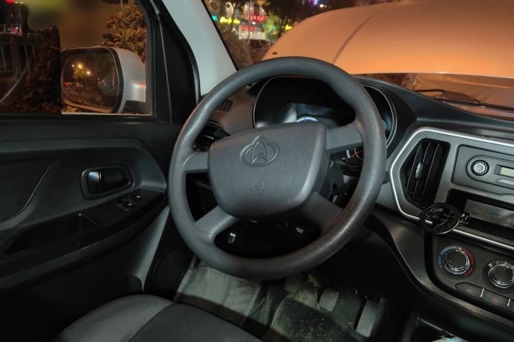 Used CHANGAN KAICHENG Ruixing M60 2025 Model, 1.6L CNG, 120L Gas Cylinder, Comfortable 6-Seater Passenger Van Steering Wheel