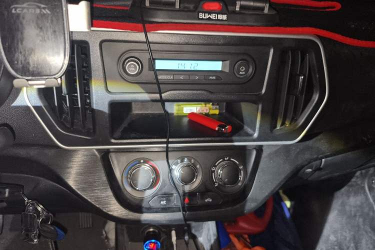 Used CHANGAN KAICHENG Ruixing M60 2025 Model, 1.6L CNG, 120L Gas Cylinder, Comfortable 6-Seater Passenger Van Audio And AC Panel