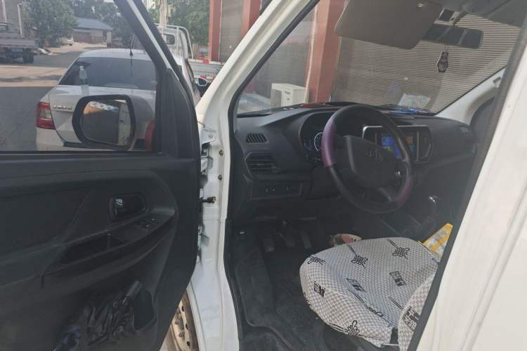 Used CHANGAN KAICHENG Ruixing M60 2025 Model, 1.6L CNG, 120L Gas Cylinder, Comfortable 6-Seater Passenger Van Driver Seat
