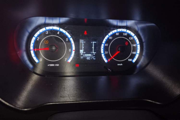 Used CHANGAN KAICHENG Ruixing M60 2025 Model, 1.6L CNG, 120L Gas Cylinder, Comfortable 6-Seater Passenger Van Instrument Cluster
