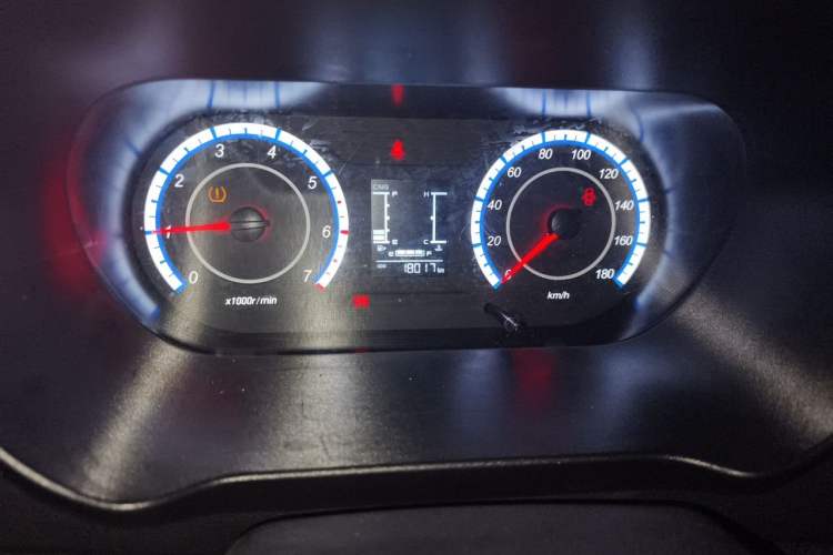 Used CHANGAN KAICHENG Ruixing M60 2025 Model, 1.6L CNG, 120L Gas Cylinder, Comfortable 6-Seater Passenger Van Odometer Close Up