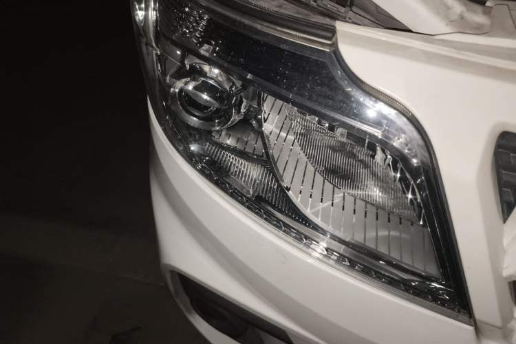 Used CHANGAN KAICHENG Ruixing M60 2025 Model, 1.6L CNG, 120L Gas Cylinder, Comfortable 6-Seater Passenger Van Right Front Headlight