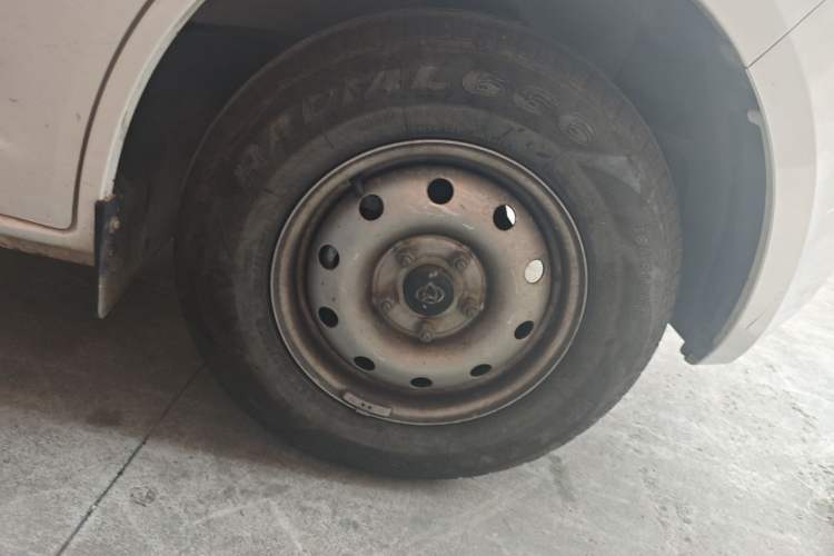 Used CHANGAN KAICHENG Ruixing M60 2025 Model, 1.6L CNG, 120L Gas Cylinder, Comfortable 6-Seater Passenger Van Right Front Wheel Hub