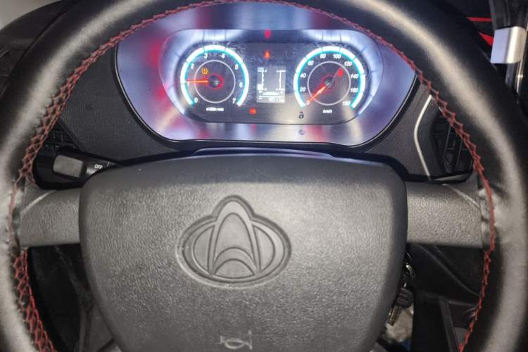 Used CHANGAN KAICHENG Ruixing M60 2025 Model, 1.6L CNG, 120L Gas Cylinder, Comfortable 6-Seater Passenger Van Steering Wheel