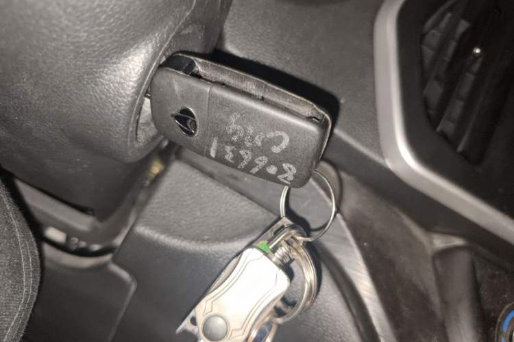 Used CHANGAN KAICHENG Ruixing M60 2025 Model, 1.6L CNG, 120L Gas Cylinder, Comfortable 6-Seater Passenger Van Vehicle Key