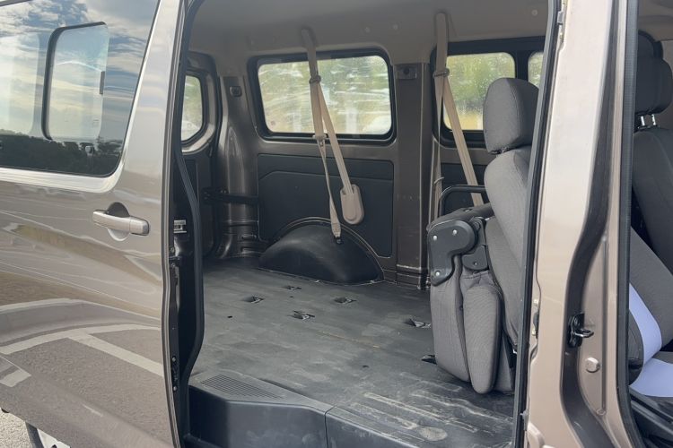 Used CHANGAN KAICHENG Ruixing M70 2018 1.5L Comfort Version Flat-Top Bi-Door DAM15DL Interior 3