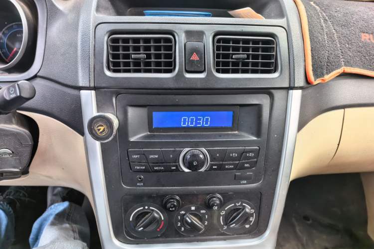 Used CHANGAN KAICHENG Ruixing M70 2017 1.5L Comfort-Style Liftback Door DAM15DL Audio And AC Panel