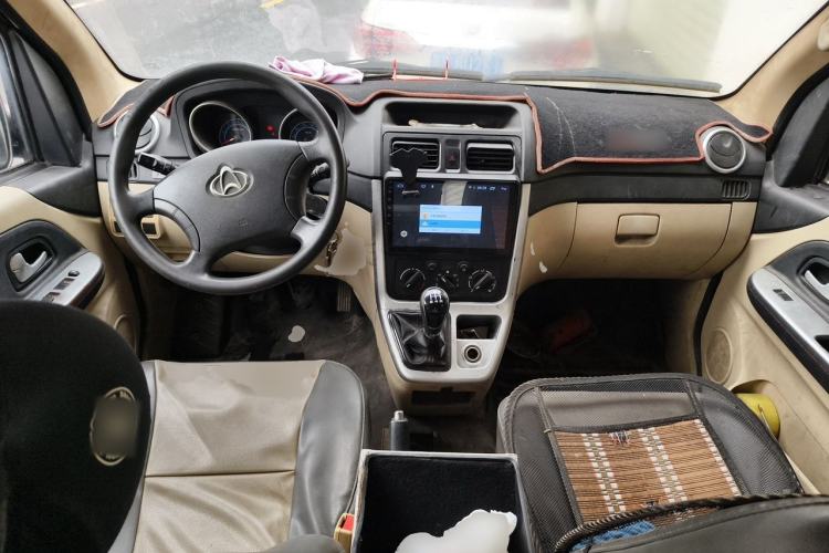Used CHANGAN KAICHENG Ruixing M70 2017 1.5L Comfort Edition 6-Seater Liftback Door DAM15DL Center Console