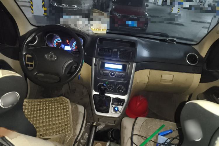 Used CHANGAN KAICHENG Ruixing M70 2017 1.5L Comfort-Style Liftback Door DAM15DL Center Console