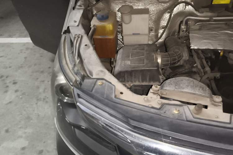 Used CHANGAN KAICHENG Ruixing M70 2017 1.5L Comfort-Style Liftback Door DAM15DL Engine Bay Right