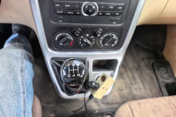 Used CHANGAN KAICHENG Ruixing M70 2017 1.5L Comfort-Style Liftback Door DAM15DL Gear Lever