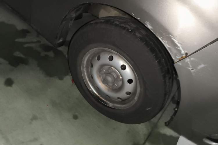 Used CHANGAN KAICHENG Ruixing M70 2017 1.5L Comfort-Style Liftback Door DAM15DL Right Front Wheel Hub