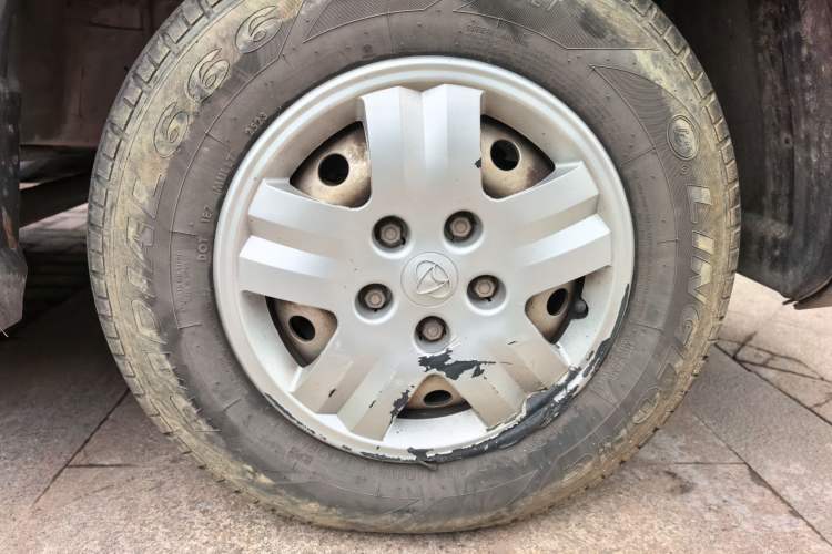 Used CHANGAN KAICHENG Ruixing M70 2017 1.5L Comfort-Style Liftback Door DAM15DL Right Front Wheel Hub