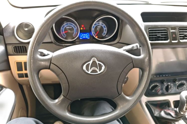 Used CHANGAN KAICHENG Ruixing M70 2017 1.5L Comfort Edition 6-Seater Liftback Door DAM15DL Steering Wheel