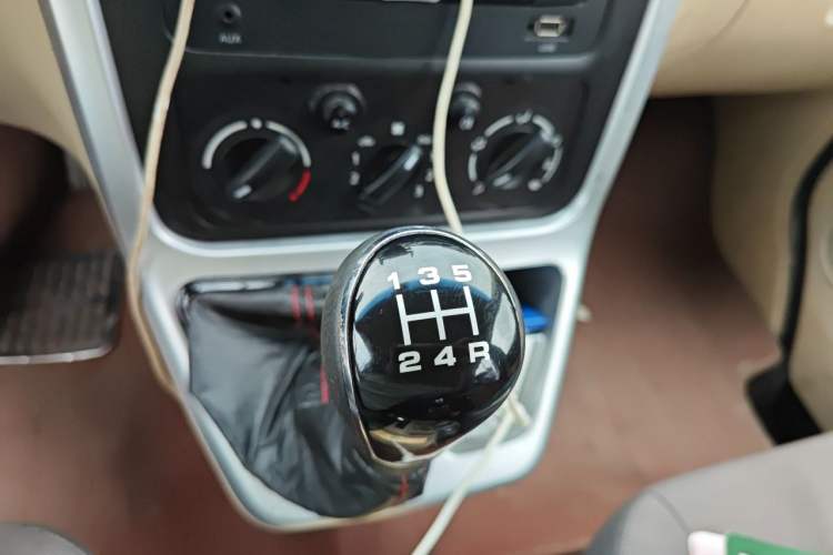 Used CHANGAN KAICHENG Ruixing M70 2017 1.5L Comfort-Style Liftback Door DAM15DL Gear Lever