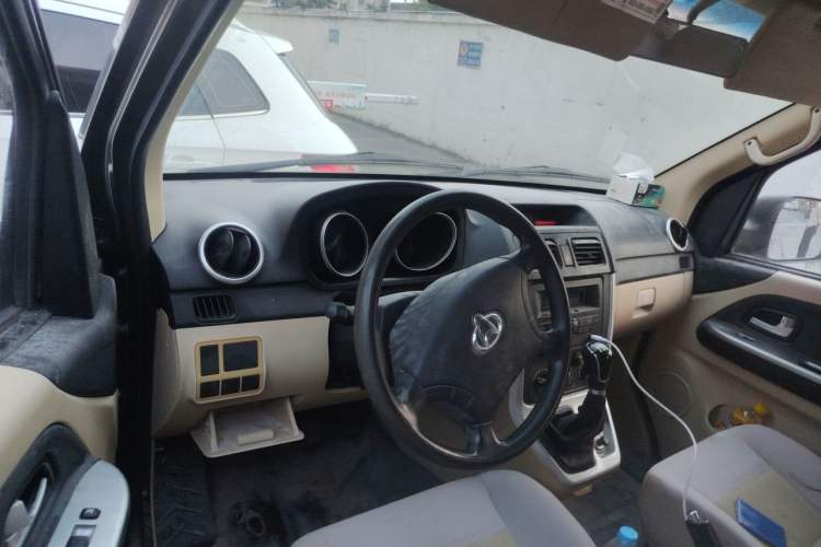 Used CHANGAN KAICHENG Ruixing M70 2017 1.5L Comfort Edition 6-Seater Liftback Door DAM15DL Center Console