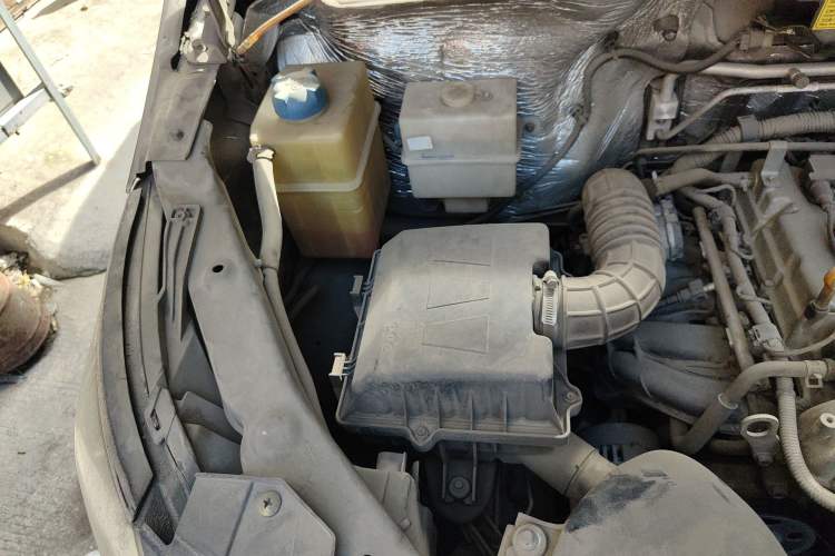 Used CHANGAN KAICHENG Ruixing M70 2017 1.5L Comfort-Style Liftback Door DAM15DL Engine Bay Right