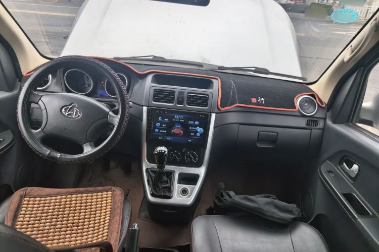 Used CHANGAN KAICHENG Ruixing M70 2017 1.5L Comfort-Grade 7-Seater Liftback DAM15DL Center Console