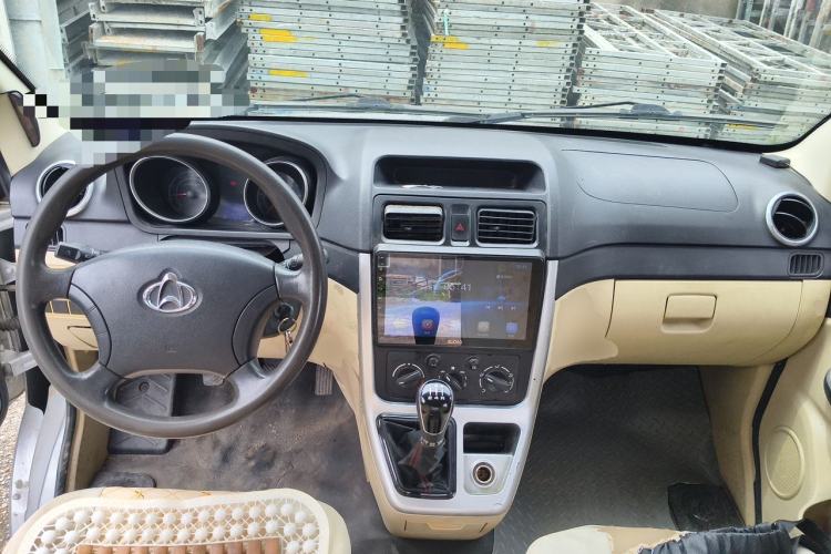 Used CHANGAN KAICHENG Ruixing M70 2017 1.5L Comfort Edition 6-Seater Liftback Door DAM15DL Center Console