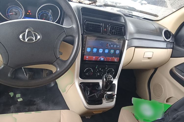Used CHANGAN KAICHENG Ruixing M70 2017 1.5L Comfort-Grade 7-Seater Liftback DAM15DL Center Console