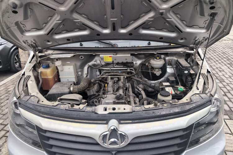 Used CHANGAN KAICHENG Ruixing M70 2017 1.5L Comfort-Grade 7-Seater Liftback DAM15DL Engine Bay