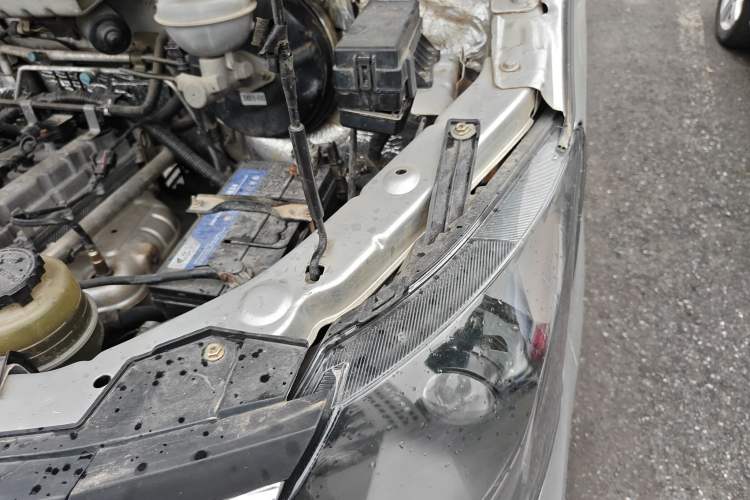 Used CHANGAN KAICHENG Ruixing M70 2017 1.5L Comfort-Style Liftback Door DAM15DL Engine Bay Left