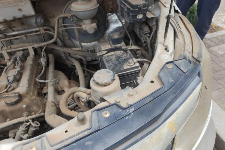 Used CHANGAN KAICHENG Ruixing M70 2017 1.5L Comfort-Grade 7-Seater Liftback DAM15DL Engine Bay Left