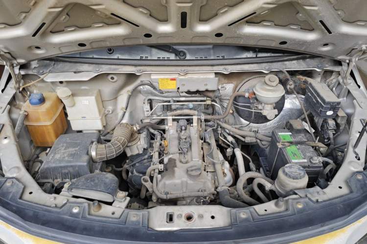 Used CHANGAN KAICHENG Ruixing M70 2017 1.5L Comfort-Style Liftback Door DAM15DL Engine Bay