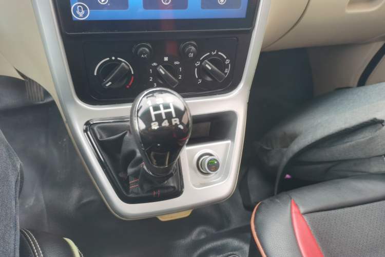 Used CHANGAN KAICHENG Ruixing M70 2017 1.5L Comfort-Style Liftback Door DAM15DL Gear Lever