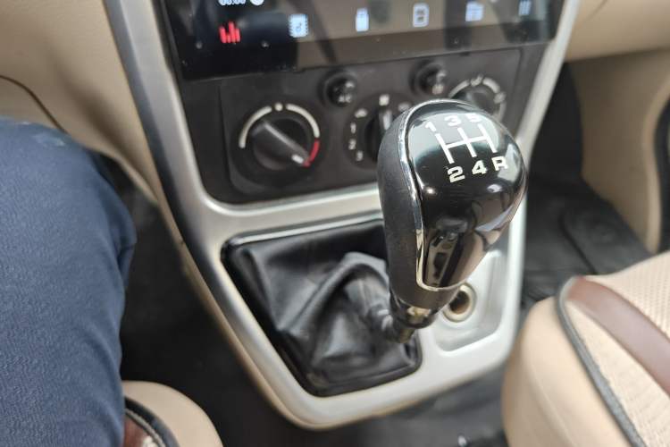 Used CHANGAN KAICHENG Ruixing M70 2017 1.5L Comfort-Style Liftback Door DAM15DL Gear Lever
