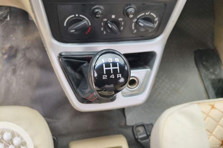 Used CHANGAN KAICHENG Ruixing M70 2017 1.5L Comfort Edition 6-Seater Liftback Door DAM15DL Gear Lever