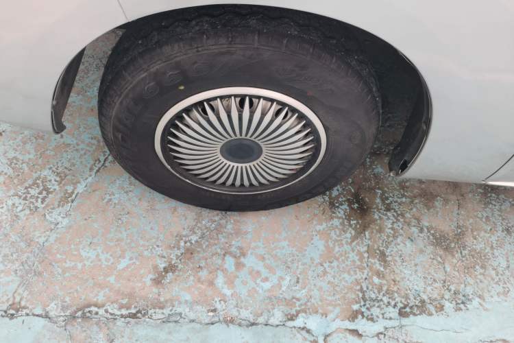 Used CHANGAN KAICHENG Ruixing M70 2017 1.5L Comfort-Style Liftback Door DAM15DL Left Front Wheel Hub