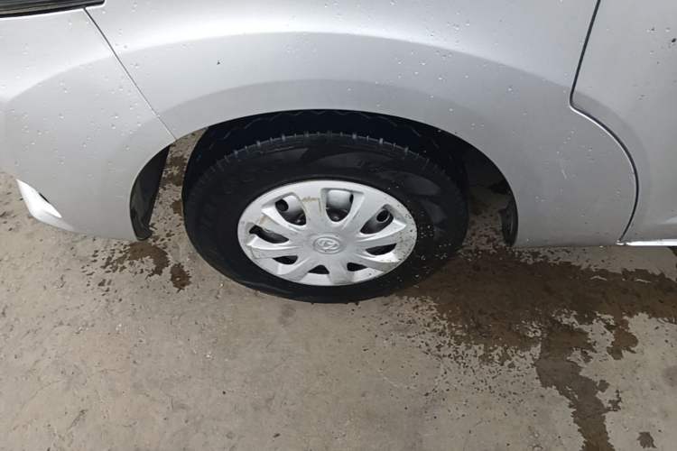 Used CHANGAN KAICHENG Ruixing M70 2017 1.5L Comfort-Grade 7-Seater Liftback DAM15DL Left Front Wheel Hub