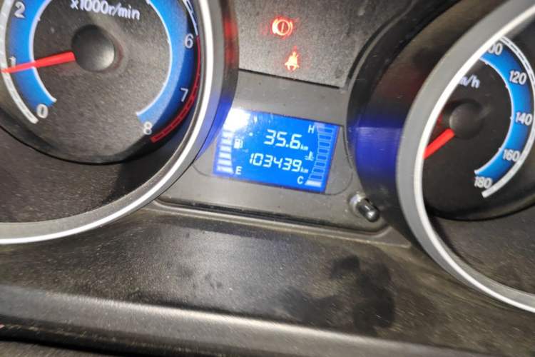 Used CHANGAN KAICHENG Ruixing M70 2017 1.5L Comfort-Style Liftback Door DAM15DL Odometer Close Up