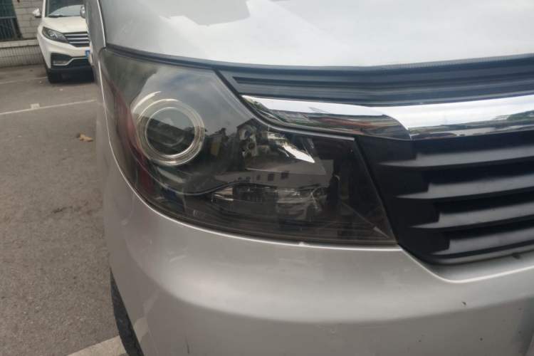 Used CHANGAN KAICHENG Ruixing M70 2017 1.5L Comfort-Grade 7-Seater Liftback DAM15DL Right Front Headlight
