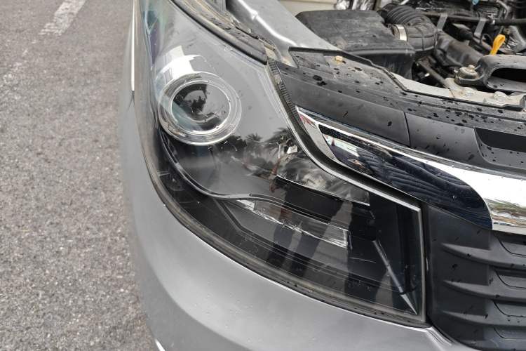 Used CHANGAN KAICHENG Ruixing M70 2017 1.5L Comfort-Style Liftback Door DAM15DL Right Front Headlight