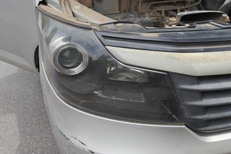 Used CHANGAN KAICHENG Ruixing M70 2017 1.5L Comfort-Grade 7-Seater Liftback DAM15DL Right Front Headlight
