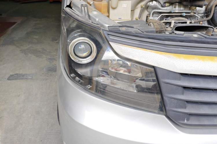 Used CHANGAN KAICHENG Ruixing M70 2017 1.5L Comfort-Style Liftback Door DAM15DL Right Front Headlight