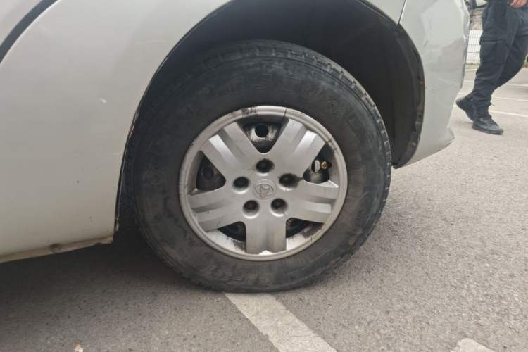 Used CHANGAN KAICHENG Ruixing M70 2017 1.5L Comfort-Grade 7-Seater Liftback DAM15DL Right Front Wheel Hub