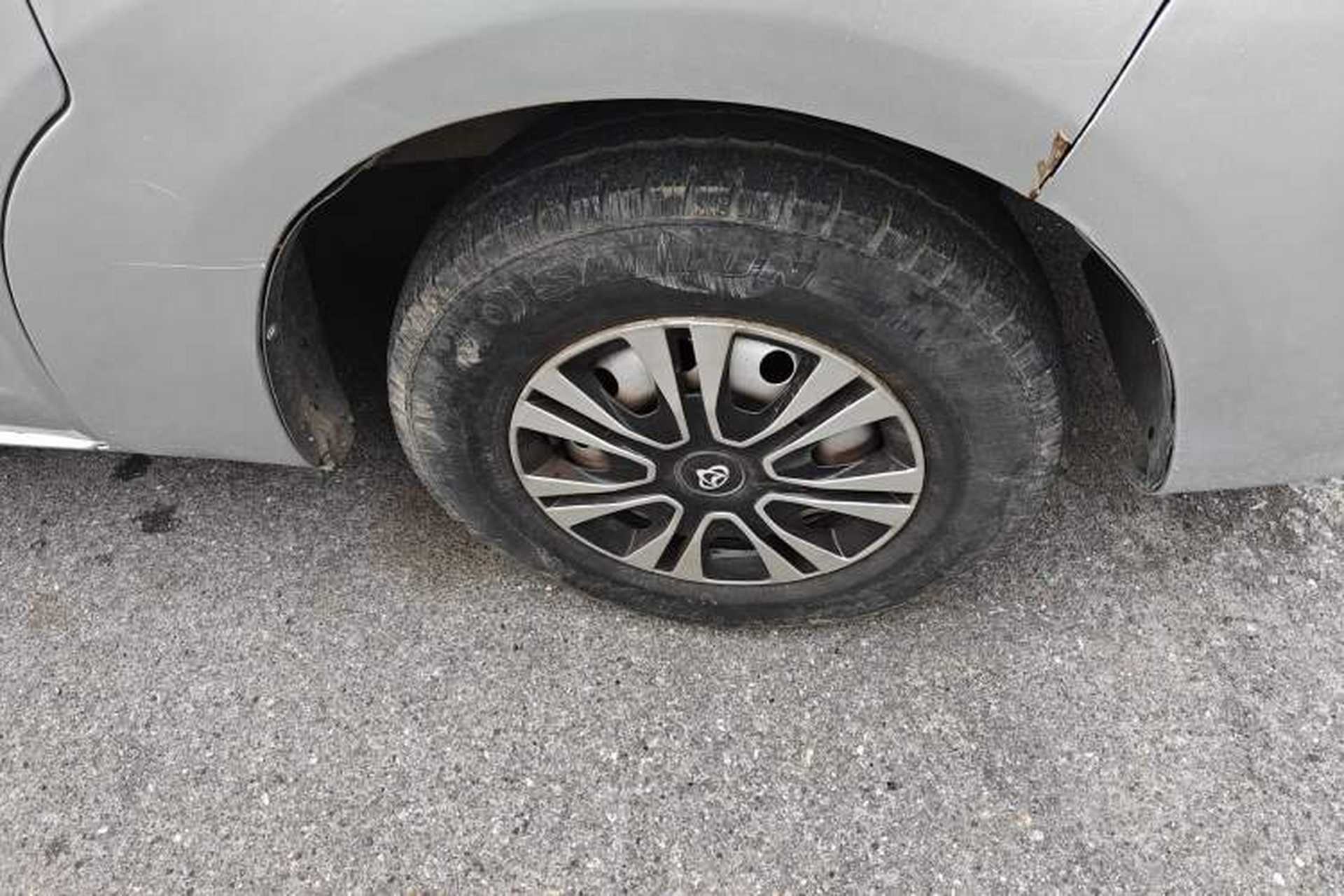 Used CHANGAN KAICHENG Ruixing M70 2017 1.5L Comfort-Style Liftback Door DAM15DL Right Front Wheel Hub
