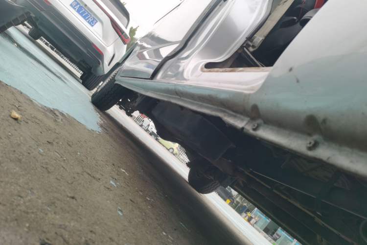 Used CHANGAN KAICHENG Ruixing M70 2017 1.5L Comfort-Style Liftback Door DAM15DL Right Side Sill