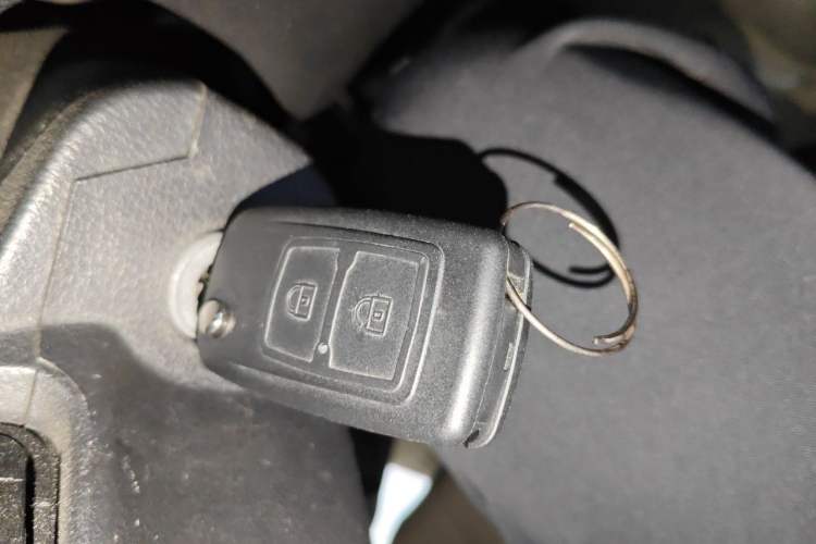 Used CHANGAN KAICHENG Ruixing M70 2017 1.5L Comfort-Style Liftback Door DAM15DL Vehicle Key