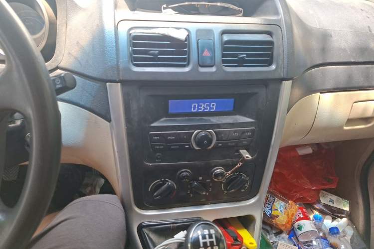 Used CHANGAN KAICHENG Ruixing M70 2017 1.5L Comfort Edition 6-Seater Liftback Door DAM15DL Audio And AC Panel