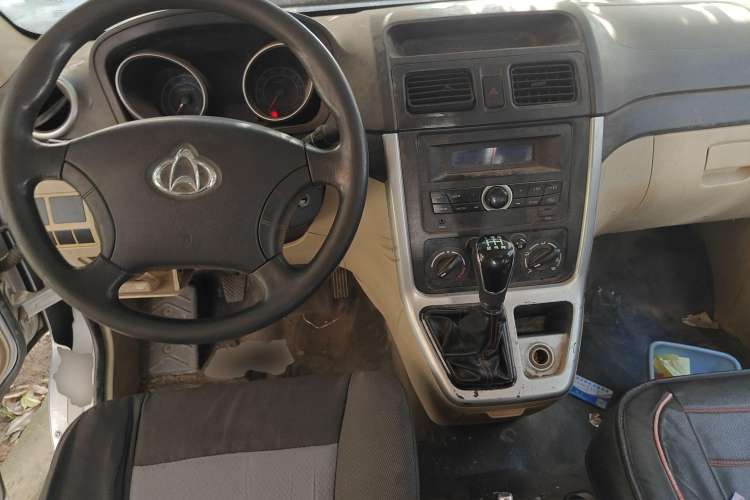 Used CHANGAN KAICHENG Ruixing M70 2017 1.5L Comfort Edition 6-Seater Liftback Door DAM15DL Center Console
