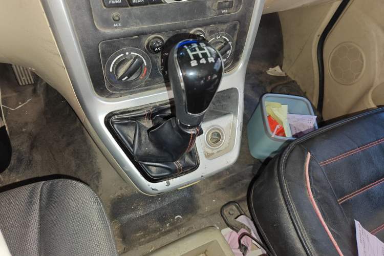 Used CHANGAN KAICHENG Ruixing M70 2017 1.5L Comfort Edition 6-Seater Liftback Door DAM15DL Gear Lever
