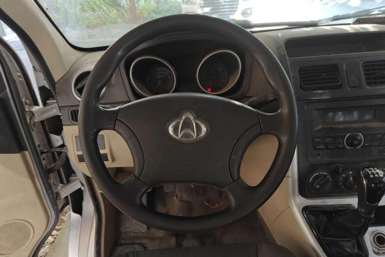 Used CHANGAN KAICHENG Ruixing M70 2017 1.5L Comfort Edition 6-Seater Liftback Door DAM15DL Steering Wheel